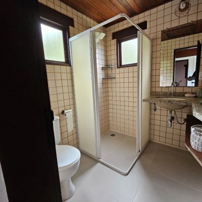 Casa Residencial com 194m², 3 quartos, 2 suítes, 4 garagens, no bairro Cachoeira Do Bom Jesus em Florianópolis