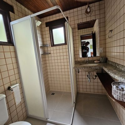 Casa Residencial com 194m², 3 quartos, 2 suítes, 4 garagens, no bairro Cachoeira Do Bom Jesus em Florianópolis