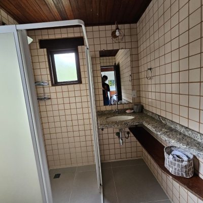 Casa Residencial com 194m², 3 quartos, 2 suítes, 4 garagens, no bairro Cachoeira Do Bom Jesus em Florianópolis