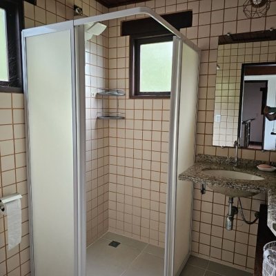 Casa Residencial com 194m², 3 quartos, 2 suítes, 4 garagens, no bairro Cachoeira Do Bom Jesus em Florianópolis