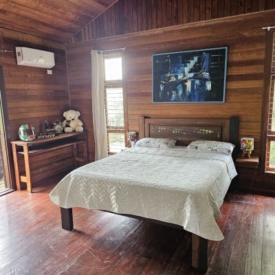 Casa Residencial com 194m², 3 quartos, 2 suítes, 4 garagens, no bairro Cachoeira Do Bom Jesus em Florianópolis