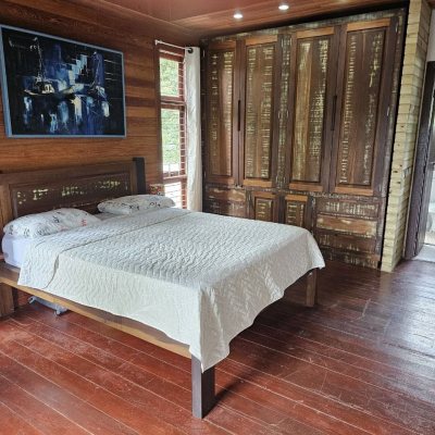 Casa Residencial com 194m², 3 quartos, 2 suítes, 4 garagens, no bairro Cachoeira Do Bom Jesus em Florianópolis