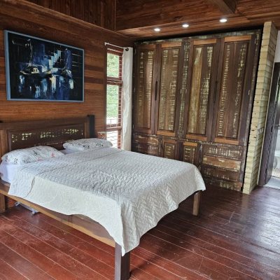 Casa Residencial com 194m², 3 quartos, 2 suítes, 4 garagens, no bairro Cachoeira Do Bom Jesus em Florianópolis