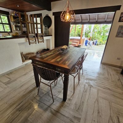 Casa Residencial com 194m², 3 quartos, 2 suítes, 4 garagens, no bairro Cachoeira Do Bom Jesus em Florianópolis