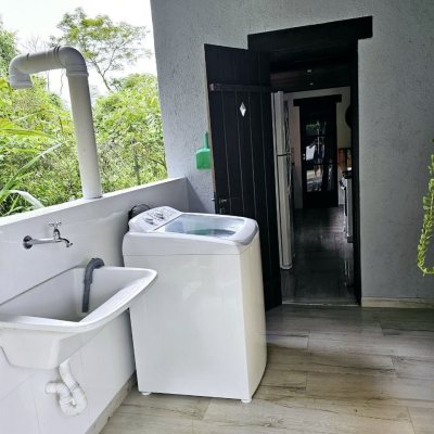 Casa Residencial com 194m², 3 quartos, 2 suítes, 4 garagens, no bairro Cachoeira Do Bom Jesus em Florianópolis