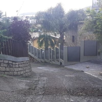 Casa Residencial com 194m², 3 quartos, 2 suítes, 4 garagens, no bairro Cachoeira Do Bom Jesus em Florianópolis