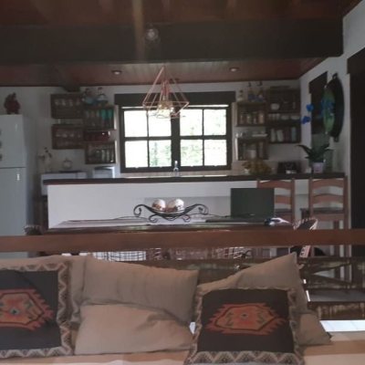 Casa Residencial com 194m², 3 quartos, 2 suítes, 4 garagens, no bairro Cachoeira Do Bom Jesus em Florianópolis