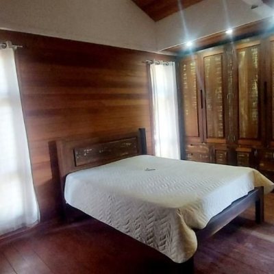 Casa Residencial com 194m², 3 quartos, 2 suítes, 4 garagens, no bairro Cachoeira Do Bom Jesus em Florianópolis