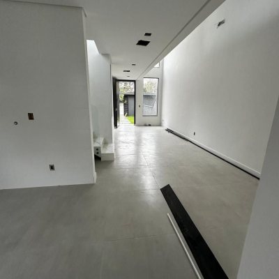 Casa Residencial com 172m², 3 quartos, 3 suítes, 2 garagens, no bairro Ingleses do Rio Vermelho em Florianópolis