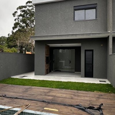 Casa Residencial com 172m², 3 quartos, 3 suítes, 2 garagens, no bairro Ingleses do Rio Vermelho em Florianópolis