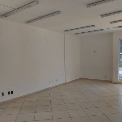 Sala com 47m², no bairro Centro em Florianópolis