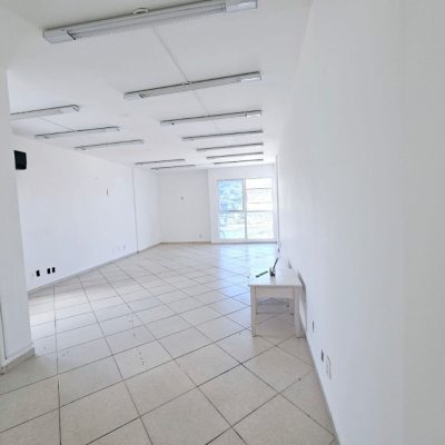 Sala com 47m², no bairro Centro em Florianópolis