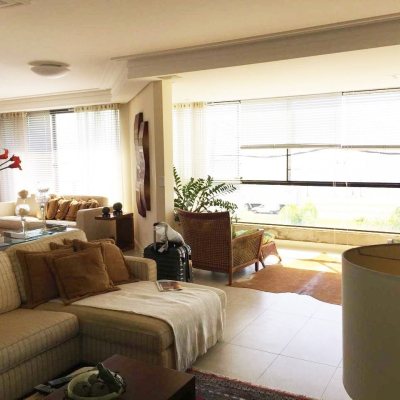 Apartamentos com 290m², 4 quartos, 4 suítes, 2 garagens, no bairro Centro em Florianópolis