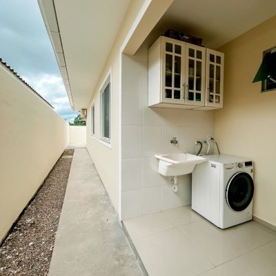 Casa Residencial com 80m², 3 quartos, 1 suíte, 1 garagem, no bairro Sertão Do Maruim em São José