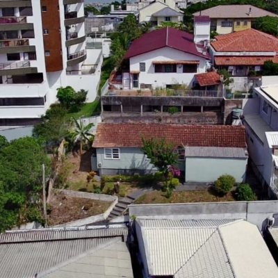 Terrenos Residenciais com 358m², no bairro coqueiros em Florianópolis