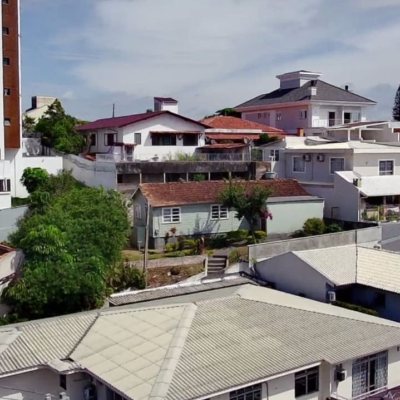 Terrenos Residenciais com 358m², no bairro coqueiros em Florianópolis