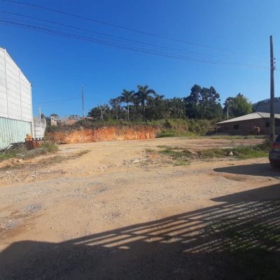 Terreno Comercial/Residencial com 611m², no bairro Alto Aririu em Palhoça