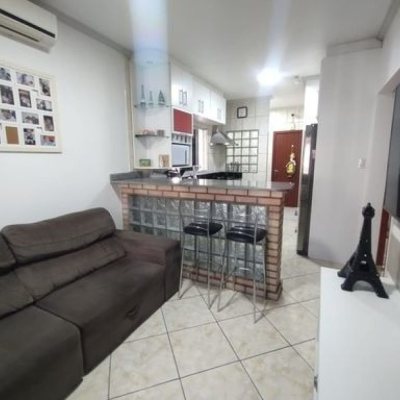 Casa Residencial com 100m², 3 quartos, 1 suíte, 3 garagens, no bairro Forquilhas em São José