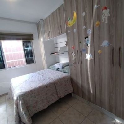 Casa Residencial com 100m², 3 quartos, 1 suíte, 3 garagens, no bairro Forquilhas em São José