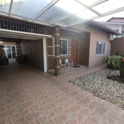 Casa Residencial com 100m², 3 quartos, 1 suíte, 3 garagens, no bairro Forquilhas em São José