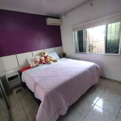 Casa Residencial com 100m², 3 quartos, 1 suíte, 3 garagens, no bairro Forquilhas em São José
