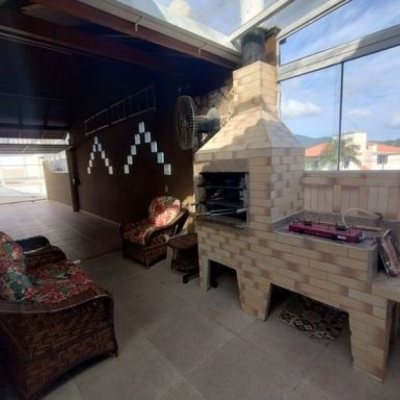 Casa Residencial com 100m², 3 quartos, 1 suíte, 3 garagens, no bairro Forquilhas em São José