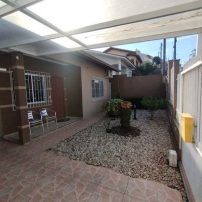 Casa Residencial com 100m², 3 quartos, 1 suíte, 3 garagens, no bairro Forquilhas em São José