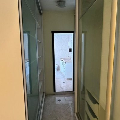 Casa Residencial com 500m², 5 quartos, 5 suítes, 3 garagens, no bairro Barreiros em São José