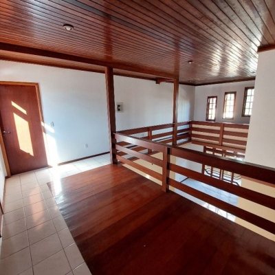 Casa Residencial com 500m², 5 quartos, 5 suítes, 3 garagens, no bairro Barreiros em São José