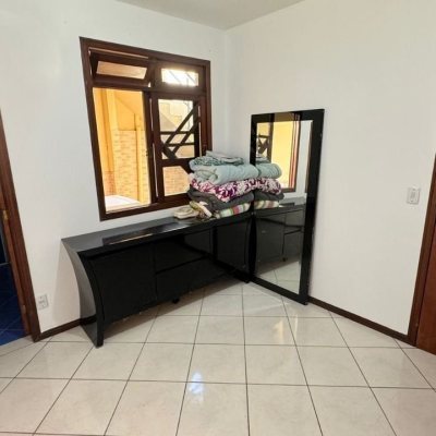 Casa Residencial com 500m², 5 quartos, 5 suítes, 3 garagens, no bairro Barreiros em São José