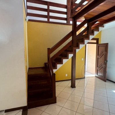 Casa Residencial com 500m², 5 quartos, 5 suítes, 3 garagens, no bairro Barreiros em São José