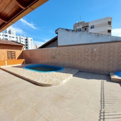 Casa Residencial com 500m², 5 quartos, 5 suítes, 3 garagens, no bairro Barreiros em São José