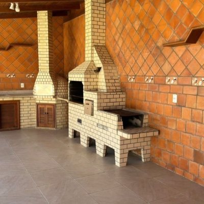 Casa Residencial com 500m², 5 quartos, 5 suítes, 3 garagens, no bairro Barreiros em São José