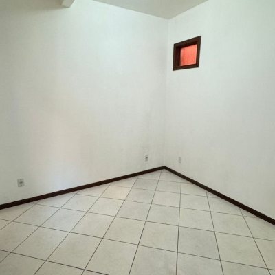 Casa Residencial com 500m², 5 quartos, 5 suítes, 3 garagens, no bairro Barreiros em São José