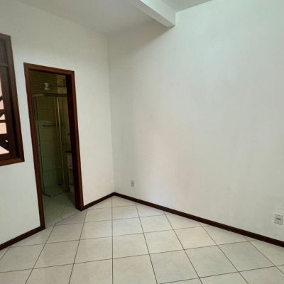 Casa Residencial com 500m², 5 quartos, 5 suítes, 3 garagens, no bairro Barreiros em São José