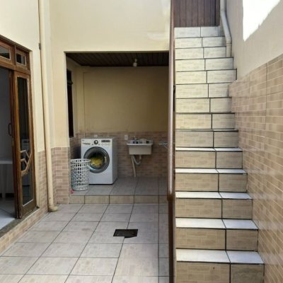 Casa Residencial com 500m², 5 quartos, 5 suítes, 3 garagens, no bairro Barreiros em São José