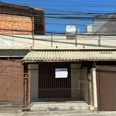 Casa Residencial com 500m², 5 quartos, 5 suítes, 3 garagens, no bairro Barreiros em São José