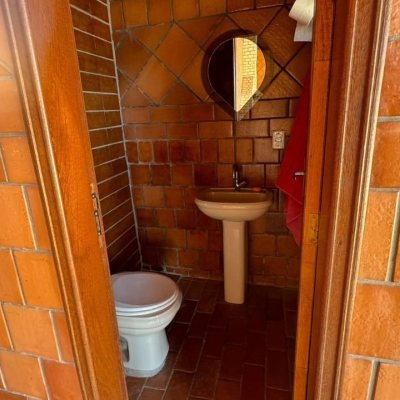 Casa Residencial com 500m², 5 quartos, 5 suítes, 3 garagens, no bairro Barreiros em São José