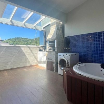 Cobertura com 63m², 2 quartos, 1 suíte, 2 garagens, no bairro Jurerê Internacional em Florianópolis