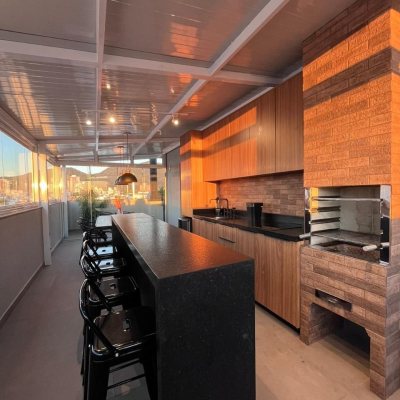 Cobertura com 190m², 3 quartos, 2 suítes, 2 garagens, no bairro Pedra Branca em Palhoça