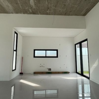 Casa Residencial com 113m², 3 quartos, 1 suíte, 1 garagem, no bairro São João Do Rio Vermelho em Florianópolis