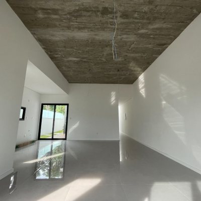 Casa Residencial com 113m², 3 quartos, 1 suíte, 1 garagem, no bairro São João Do Rio Vermelho em Florianópolis