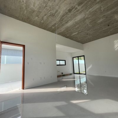 Casa Residencial com 113m², 3 quartos, 1 suíte, 1 garagem, no bairro São João Do Rio Vermelho em Florianópolis