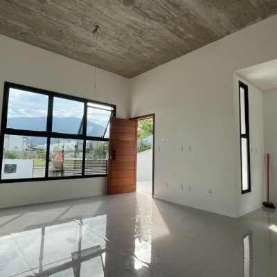 Casa Residencial com 113m², 3 quartos, 1 suíte, 1 garagem, no bairro São João Do Rio Vermelho em Florianópolis