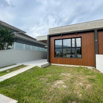 Casa Residencial com 113m², 3 quartos, 1 suíte, 1 garagem, no bairro São João Do Rio Vermelho em Florianópolis