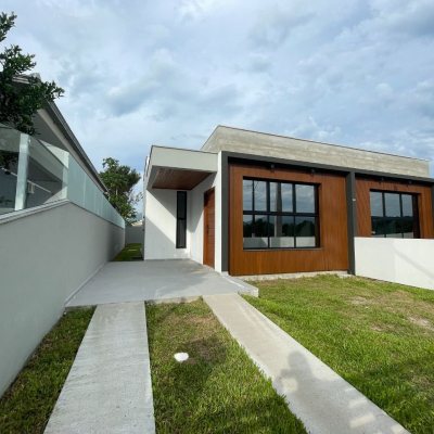 Casa Residencial com 113m², 3 quartos, 1 suíte, 1 garagem, no bairro São João Do Rio Vermelho em Florianópolis