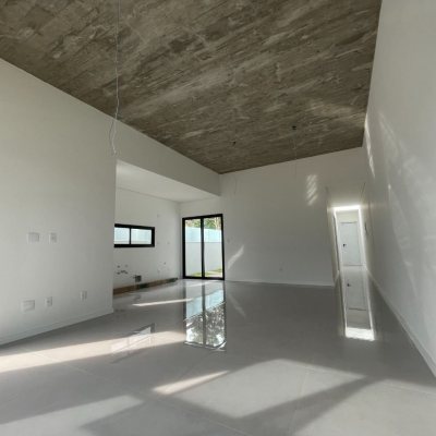 Casa Residencial com 113m², 3 quartos, 1 suíte, 1 garagem, no bairro São João Do Rio Vermelho em Florianópolis