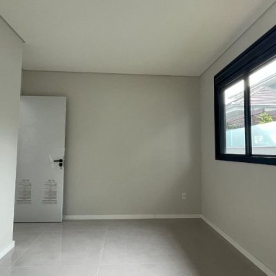 Casa Residencial com 113m², 3 quartos, 1 suíte, 1 garagem, no bairro São João Do Rio Vermelho em Florianópolis