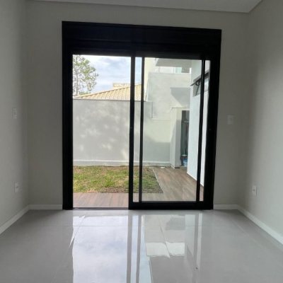 Casa Residencial com 113m², 3 quartos, 1 suíte, 1 garagem, no bairro São João Do Rio Vermelho em Florianópolis