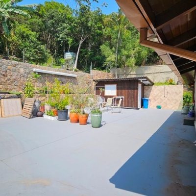 Casa Residencial com 450m², 4 quartos, 4 suítes, 8 garagens, no bairro Praia Brava em Florianópolis